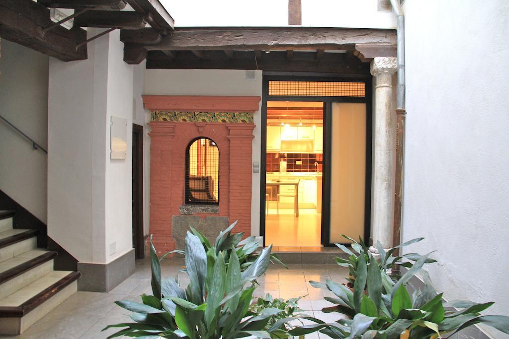 Apartamentos Inside Alhacaba Granada Szoba fotó